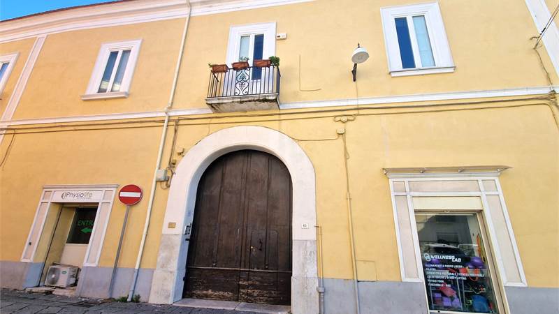 APPARTAMENTO IN CORTE